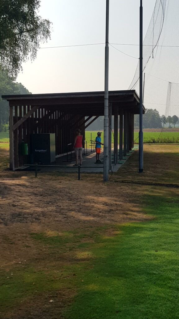 Kamperen en golf: Golfbaan De Achterste Hoef in Bladel  bij recreatiepark De Achterste Hoef: ANWB 5-sterren camping 