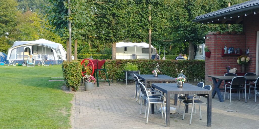 Camping de Geelders is een rustig en landelijk gelegen sfeervolle boerderijcamping in Sint Oedenrode (Noord Brabant)