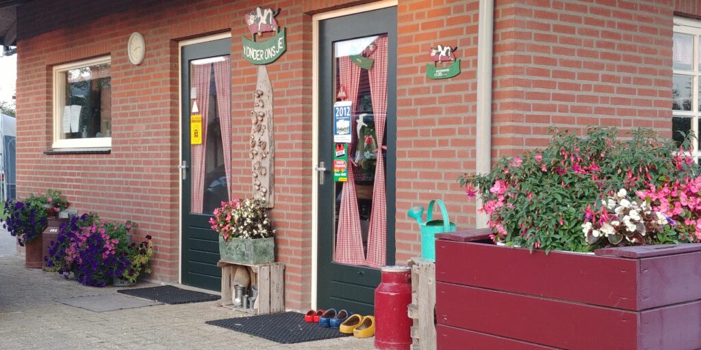 Camping de Geelders is een rustig en landelijk gelegen sfeervolle boerderijcamping in Sint Oedenrode (Noord Brabant)