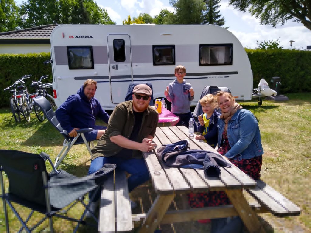 gezellig met vrienden op de camping