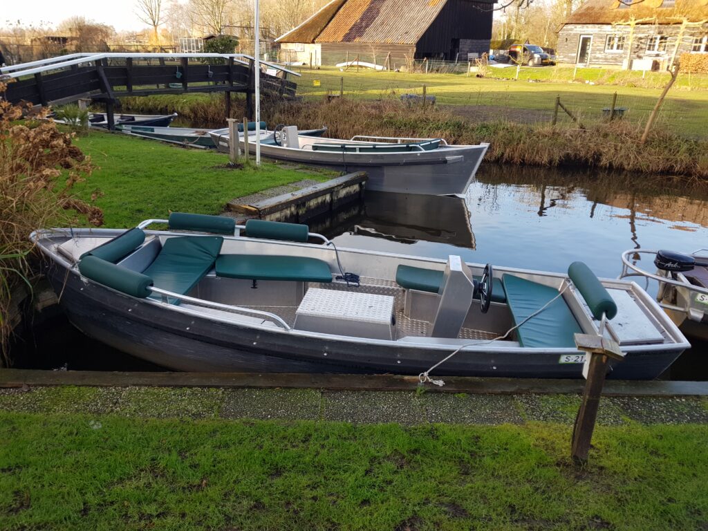 bootje huren bij Kollen Giethoorn