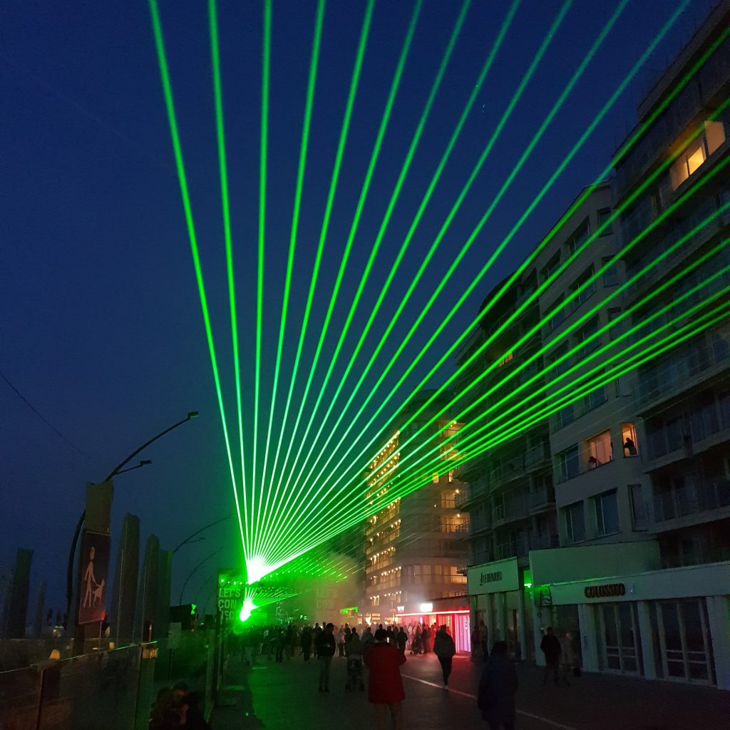 Lichtshow Lumen op de Zeedijk in De Panne, België 