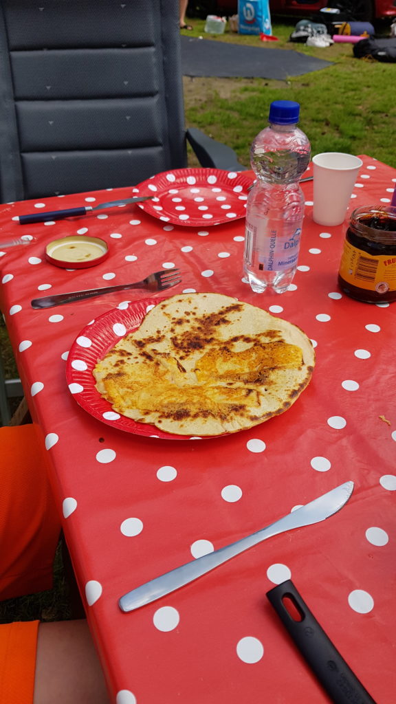 Pannenkoeken bakken op camping De Krakeling