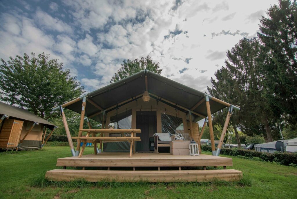 Glamping vakantie 2022. Boek een voordelig luxe safaritent op een camping in België, Duitsland, Frankrijk, Italië, Luxemburg, Nederland, Tsjechië, Zweden, Kroatië, Spanje