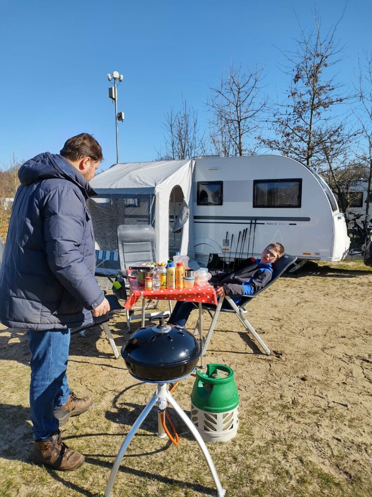 Winter-BBQ-op-camping-Het-Winkel