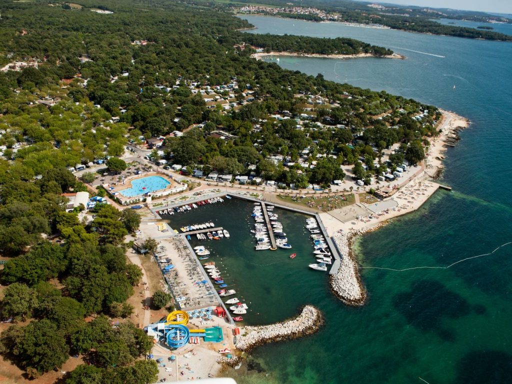 camping voor tieners Zelena Laguna in Kroatië (groot zwembadcomplex, discotheek in de buurt, watersporten)