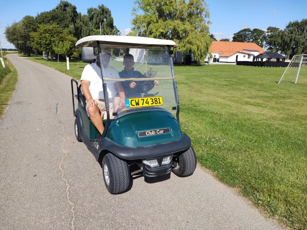 golfkar huren op eiland Hjarno, Denemarken