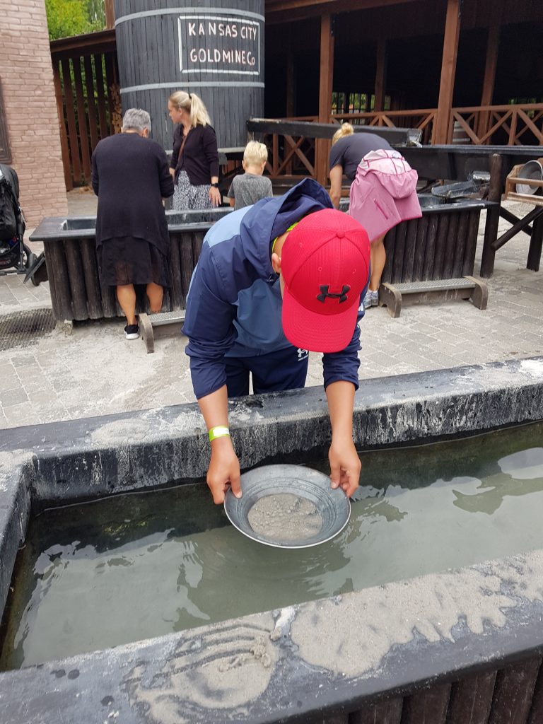 Goud zoeken in attractiepark Djurs Sommerland Nimtofte, Denemarken 