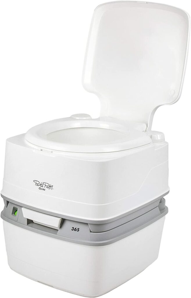 mobiel toilet op de camping-campingtoilet