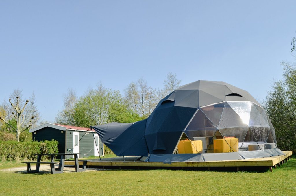 Nieuwe vakantie accommodatie: grote koepeltent op camping Vreehorst in Winterswijk