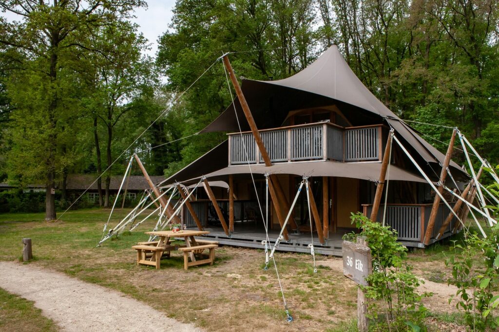 luxe safaritent met hottub in Noord Brabant voor 8 personen