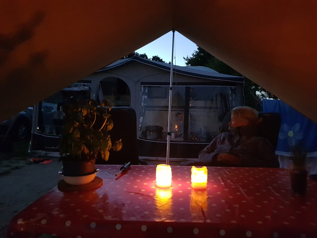 Tarp (schaduwdoek / tent) op de camping