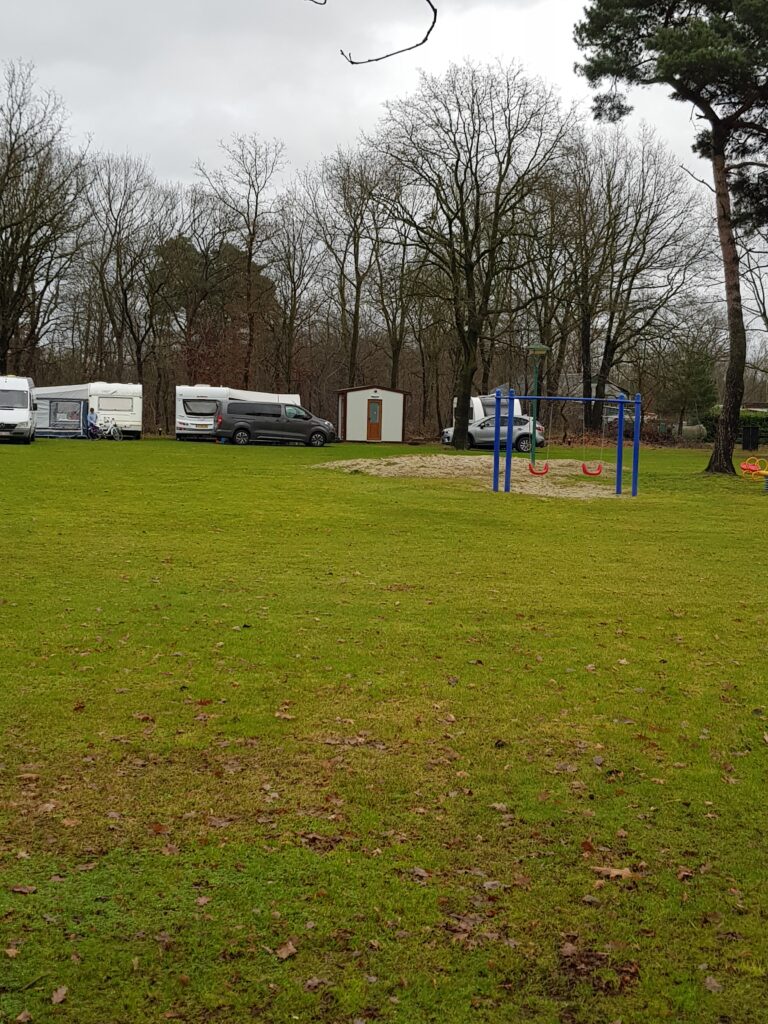 winterkamperen op kampeerplaats met privé sanitair op camping Beringerzand, Panningen, Limburg